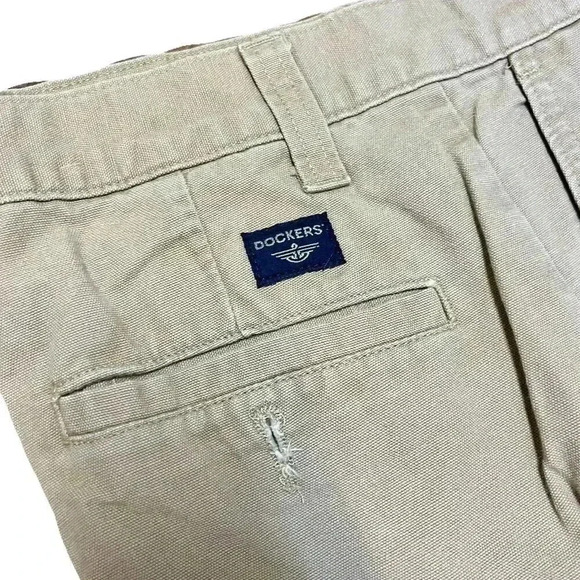 Dockers Men's Khaki Pants Beige Size 32x32 Machine Washable Multiple Pockets - Picture 2 of 7